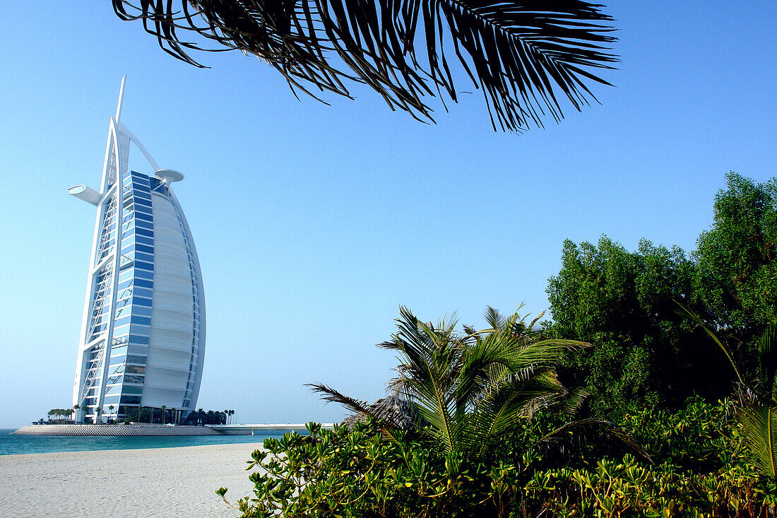 Strand vor dem Hotel Burj al Arab, Madinat Jumeirah, Dubai, Vereinigte Arabische Emirate, VAE