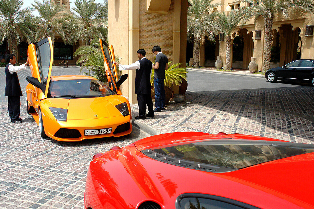 Sportwagen, Hotel Mina A Salam, Dubai, Vereinigte Arabische Emirate, VAE