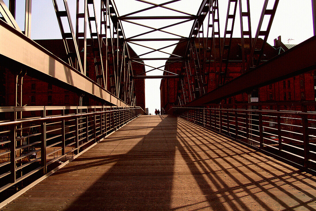 Brücke im Abendlicht, Speicherstadt, Hamburg, Deutschland