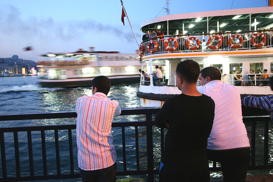 Ferry traffic, Istanbul, Turkey