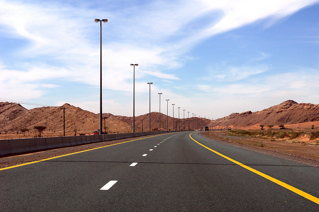 Autobahn nach Dubai, Ras Al Khaimah, RAK, Vereinigte Arabische Emirate, VAE