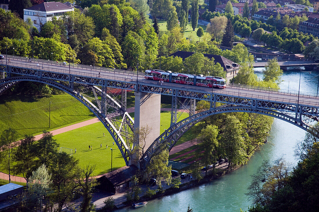 Aare mit Kirchenfeldbrücke, Altstadt, Bern, Schweiz