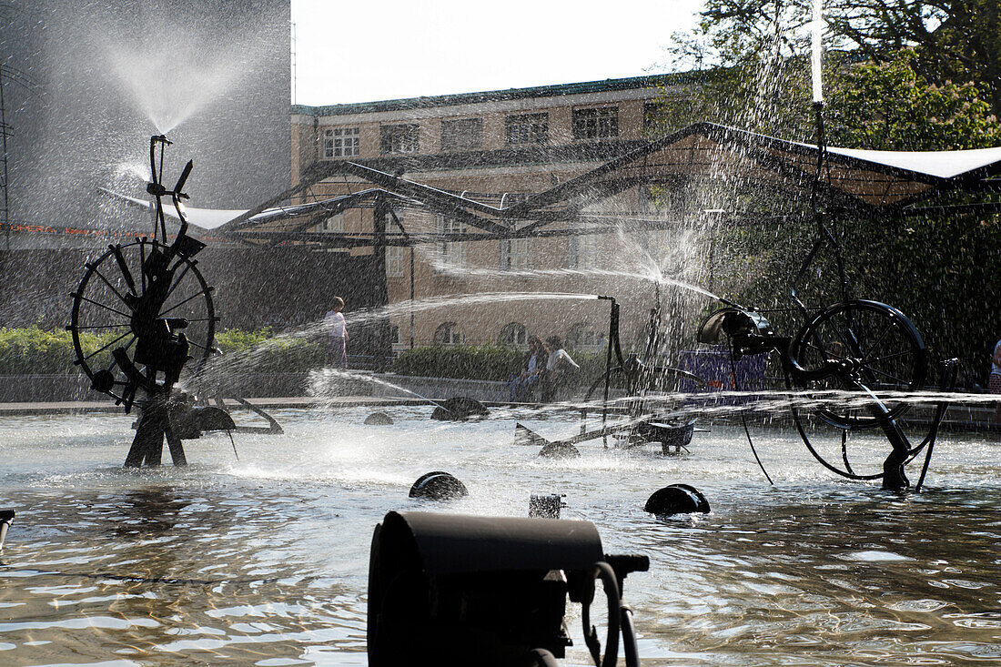 Jean Tinguely Brunnen, Theaterplatz, Basel, Schweiz