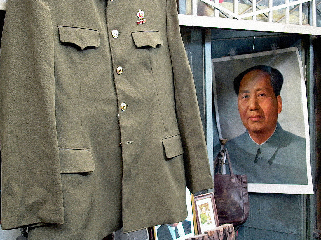 Mao Zedong s uniform at Panjiayuan folk culture market. Beijing. China