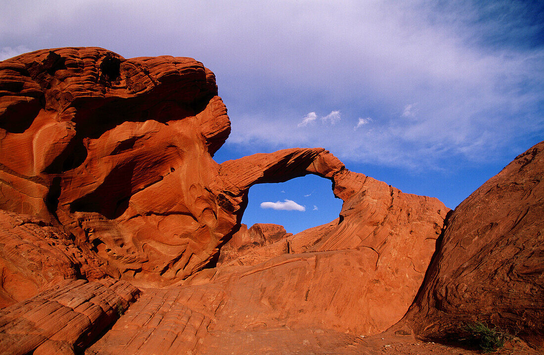 Arch rock in Valley of Fire State Park. Nevada, USA