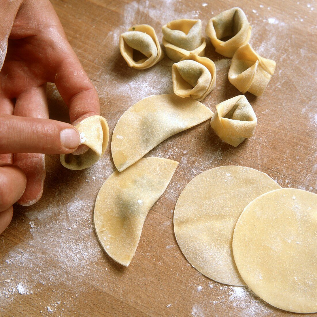 Tortellini zubereiten (Füllung siehe Step 1-3 von Nr.070175)