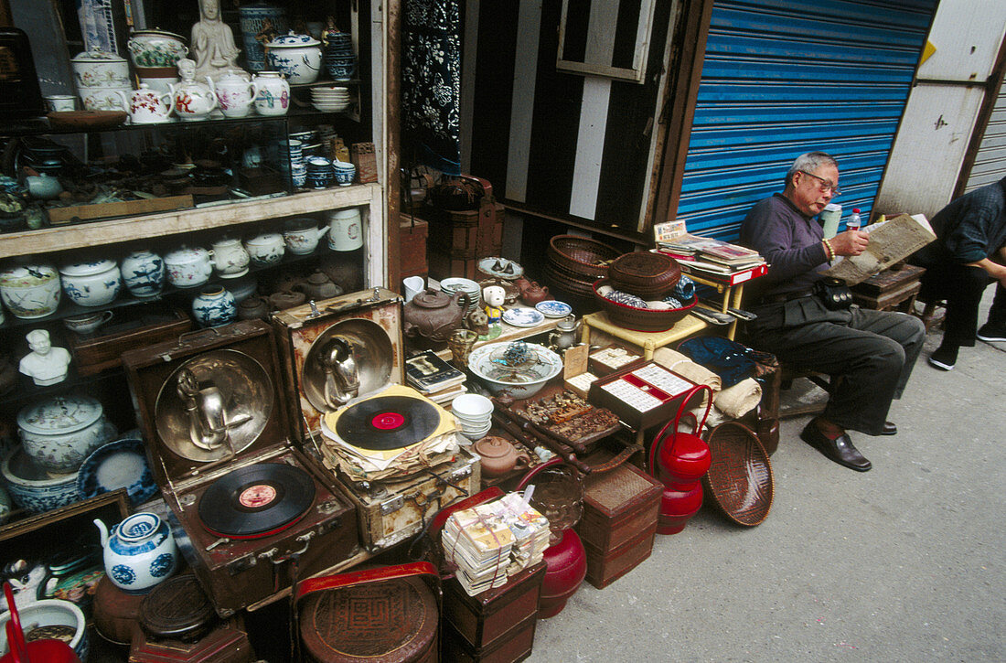 Dongtai Road antiques market. Shanghai. China