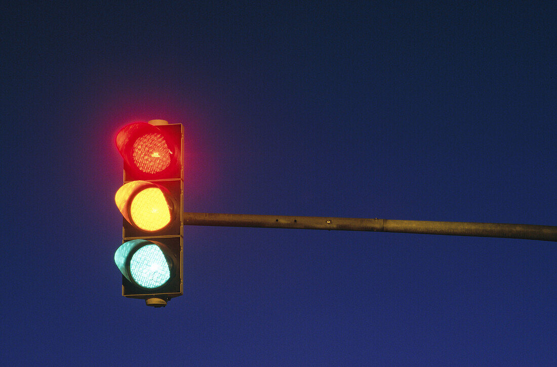  Close up, Close-up, Color, Colour, Concept, Concepts, Exterior, Forbidden, Hang, Hanging, Horizontal, Night, Nighttime, Obligation, Obligations, Outdoor, Outdoors, Outside, Prohibited, Prohibition, Red, Red light, Road sign, Sign, Signs, Stop, Traffic, T