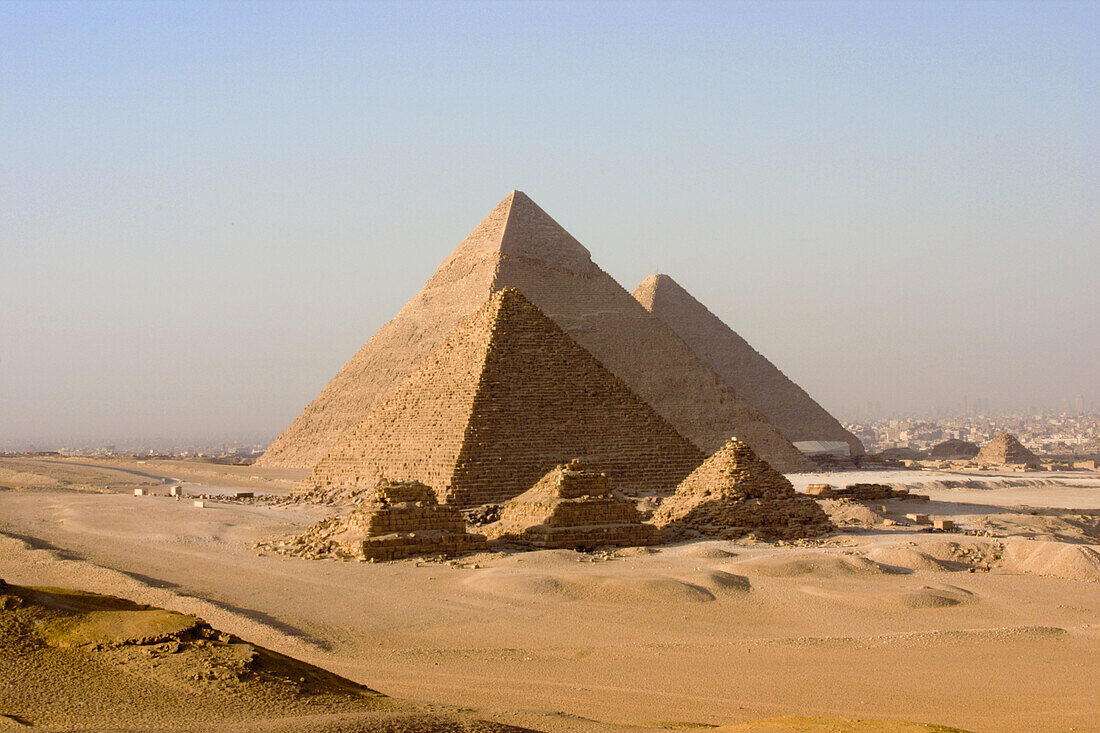 Pryamids in cairo egypt