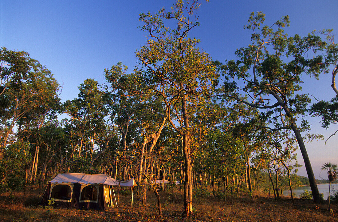 Zelte im Garig Gunak Barlu Nationalpark auf der Coburg Halbinsel in Arnhem Land, Australien