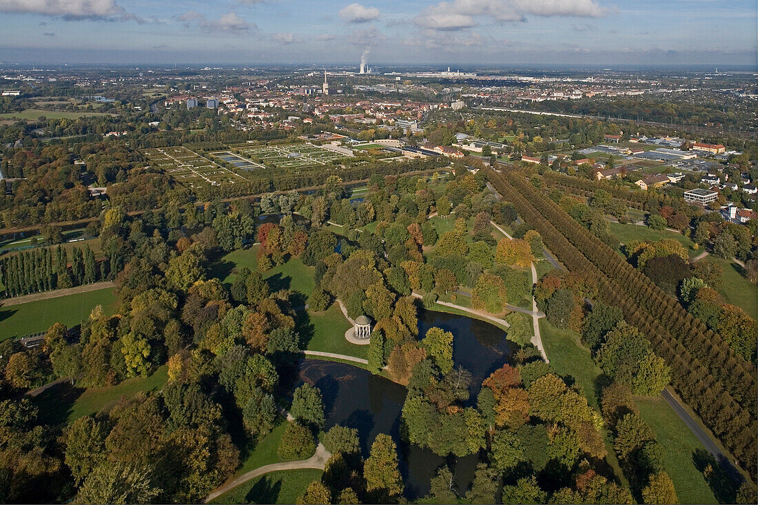 Luftbild, Hannover, Niedersachsen, Herrenhausen, Georgengarten, Leibniz Pavillon, Allee, Herrenhäuser Allee, Lindenallee, Großer Garten