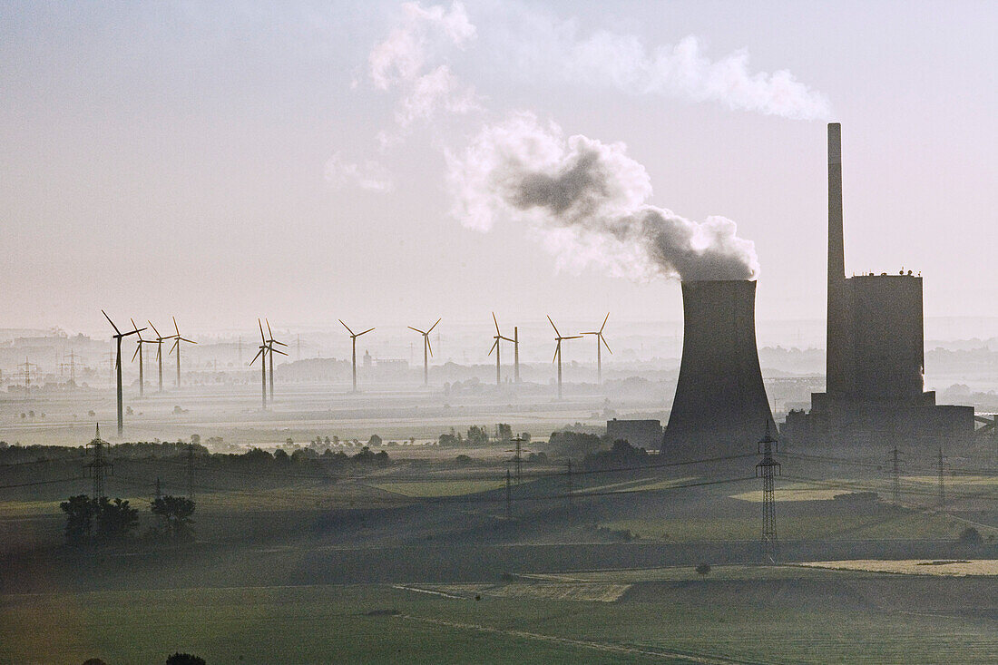 Luftbild, Region Hannover, Niedersachsen, Kohlekraftwerk Mehrum neben Windkraftanlagen