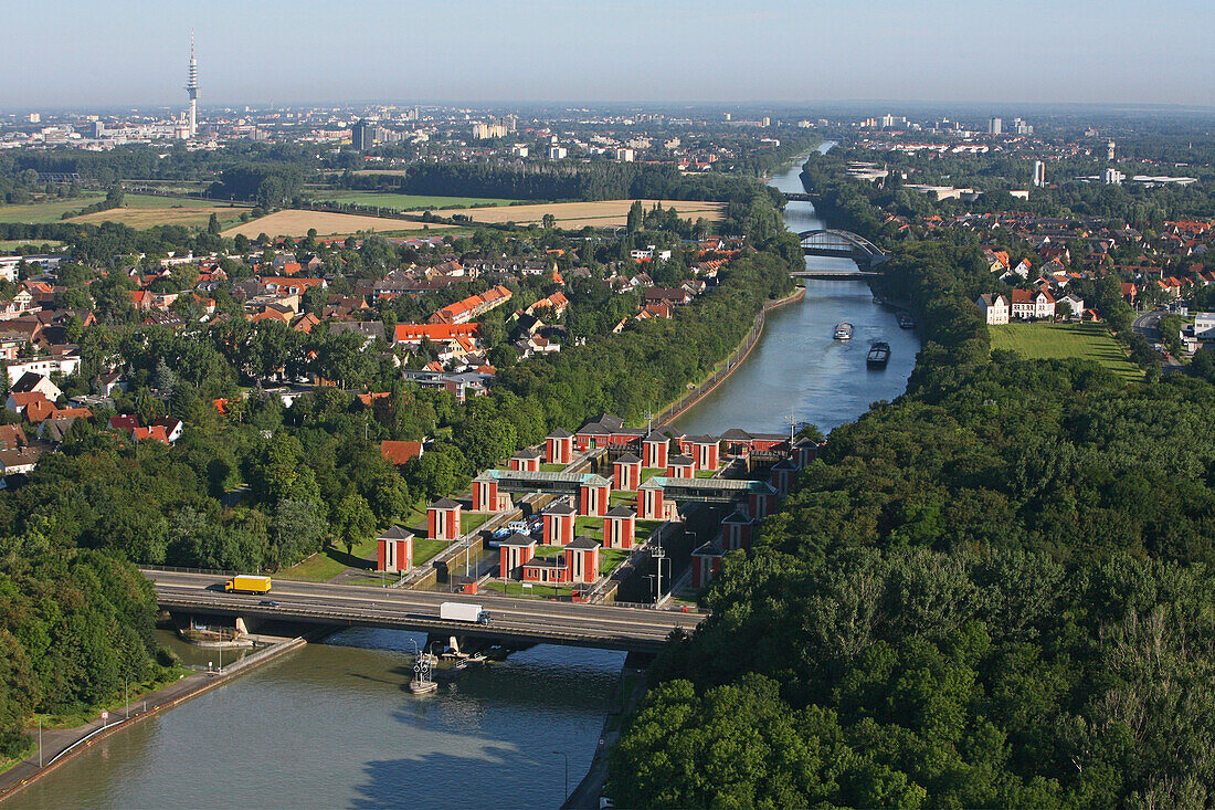 Luftbild, Hannover, Niedersachsen, Hindenburgschleuse am Mittellandkanal in Hannover-Anderten