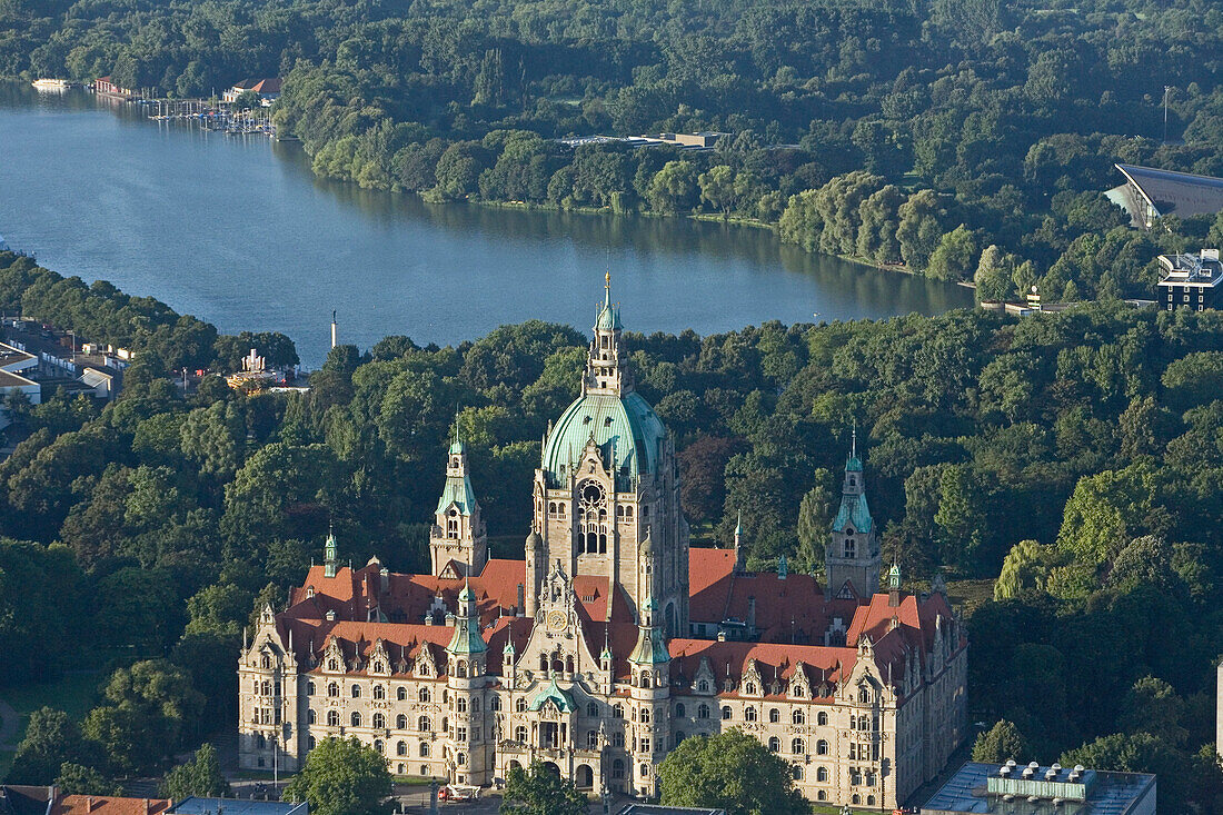 New Town Hall and lake Maschsee, Hanover, Lower Saxony, Germany