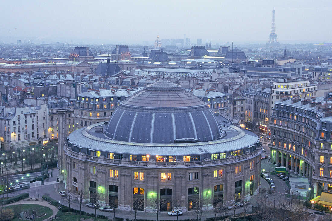 View of building of Bourse de Commerce de Paris in the evening, 1st Arrondissement, Paris, France, Europe