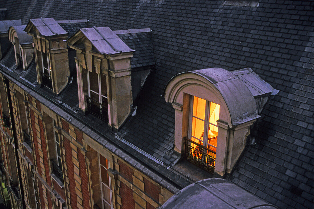 Apartments in the evening light, roofs of Paris, romantic, Place des Vosges, Paris, France