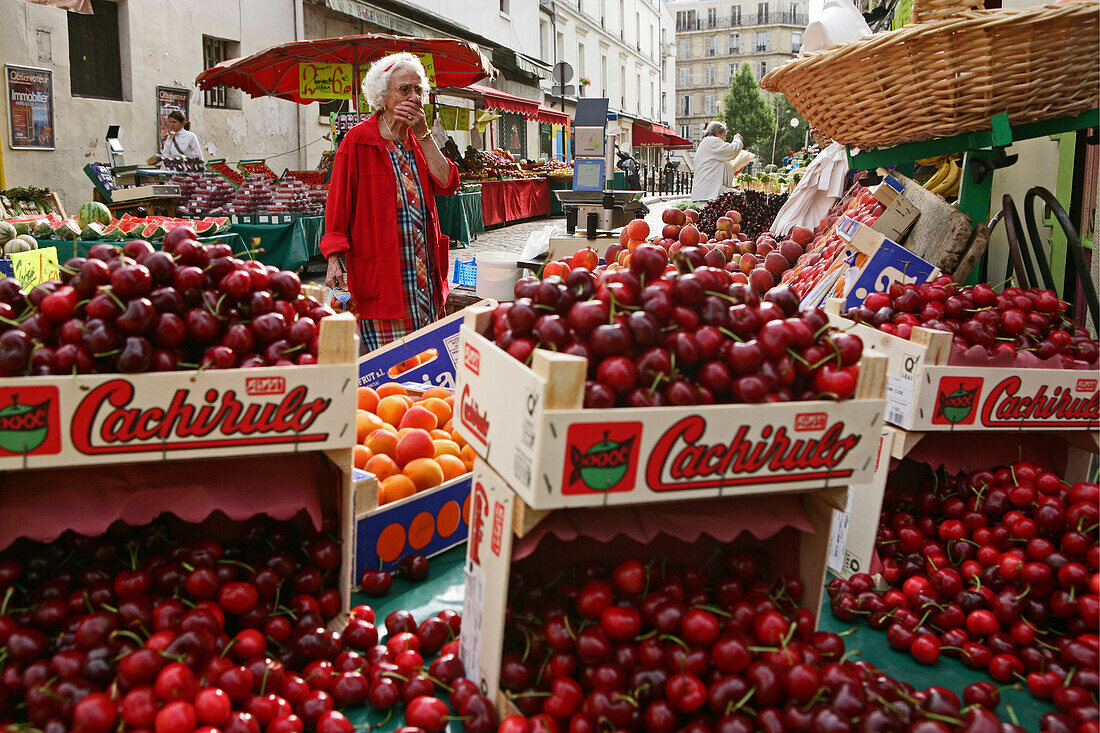 Frische Kirschen am Markt, Wochenmarkt, Rue Mouffetard, Paris, Frankreich