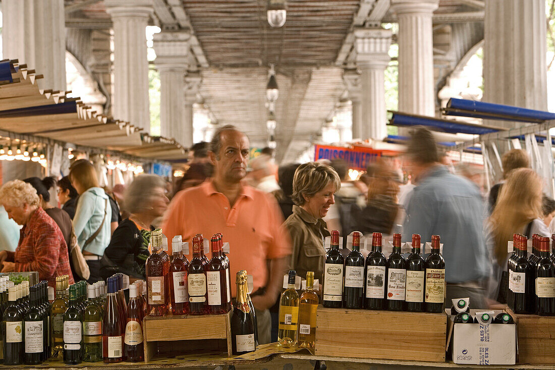 Weekly market, Rue du Grenelle, under the Metro Dupleix, 15e Arrondissement, Paris, France