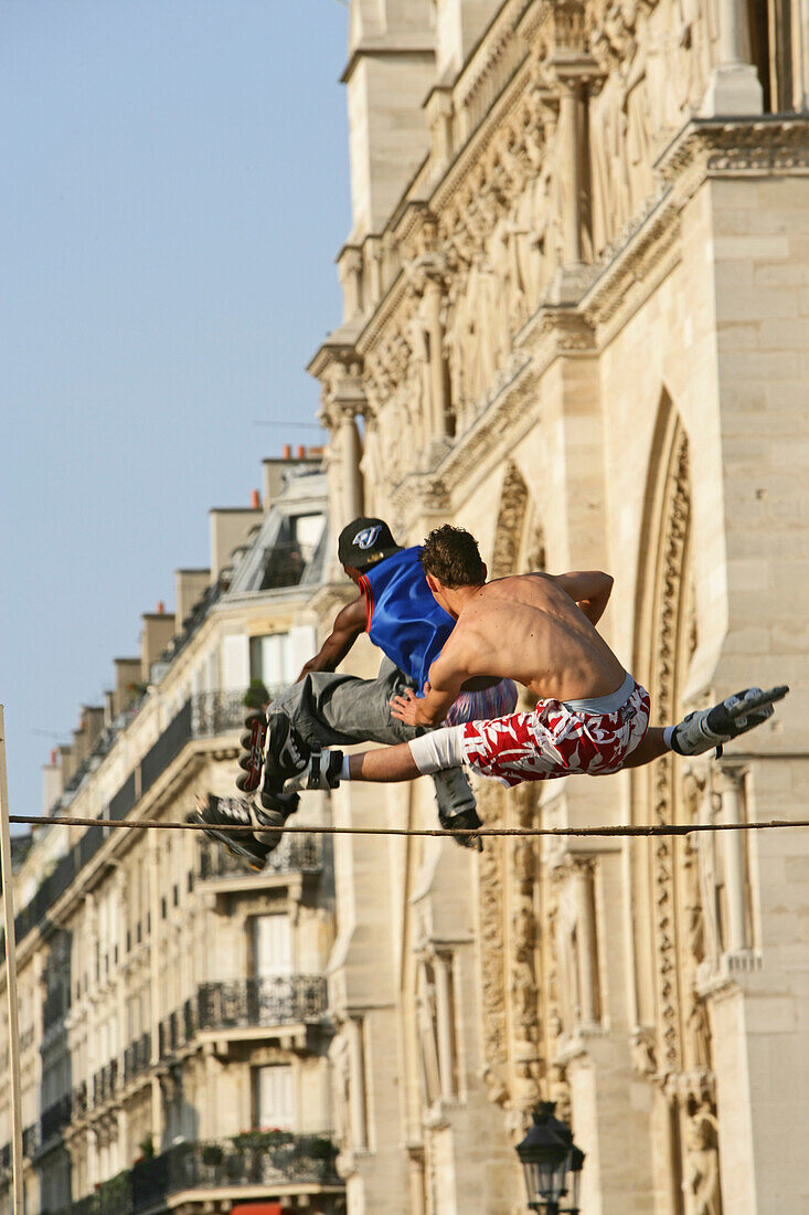 Roller blading competition in front of the Notre Dame, cathedral square, Notre Dame cathedral, gothic, 4e Arrondissement, Paris