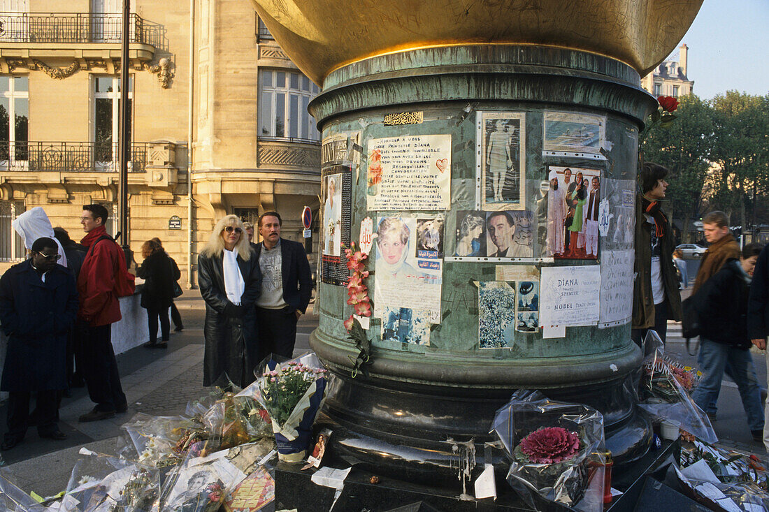 People at the memorial place La Flamme Liberté, Pont de l'Alma, 8. Arrondissement, Paris, France, Europe
