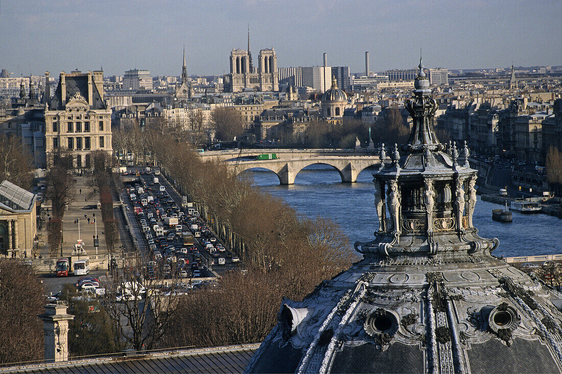 Blick über das Petit Palais auf Brücken über der Seine und die Ile de la Cité, Paris, Frankreich, Europa