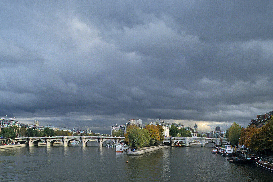 Pont Neuf, arch bridge to the Ile de la Cité, 1. Arrondissement, Paris, France, Europe