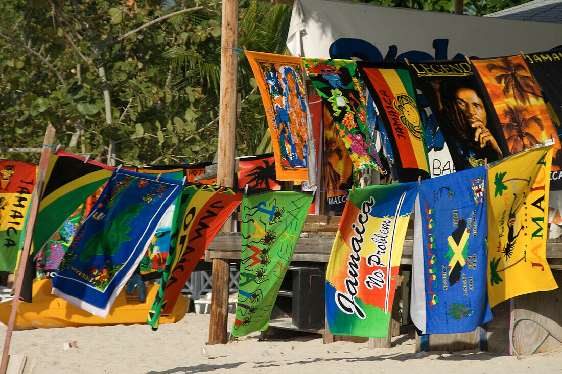 Jamaika Negril beach Souvenir shop, Badetücher mit Motiven aus Jamaika, Bob Marley Legend Badetuch