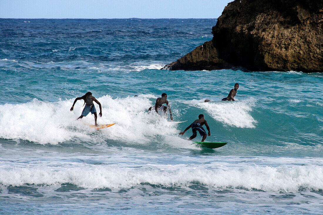 Jamaika Bostan Bay Surfer