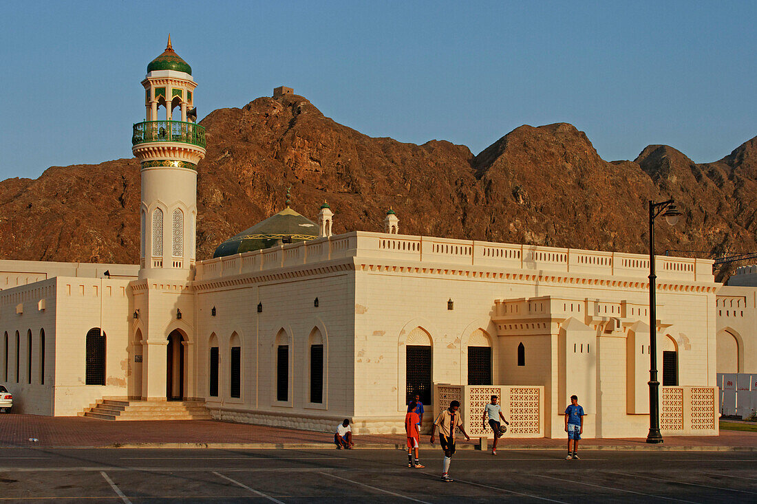 Oman Muskat Regierungsviertel Moschee Mirani Festung