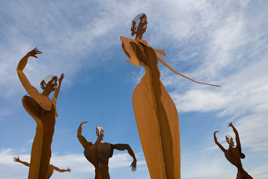 Riesige Skulpturen an einem Kreisel an der Autobahn von Palma nach Manacor, nahe Montuiri Mallorca, Balearen, Spanien, Europa