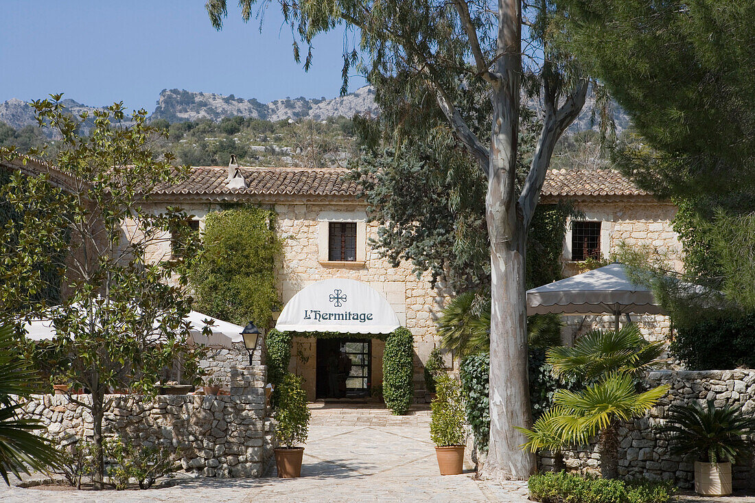 Eingang zum L'Hermitage Hotel, Orient, Mallorca, Balearen, Spanien, Europa