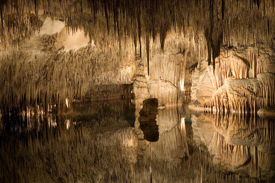 Cuevas del Drach Cave (Cavern of the Dragon), Porto Cristo, Mallorca, Balearic Islands, Spain