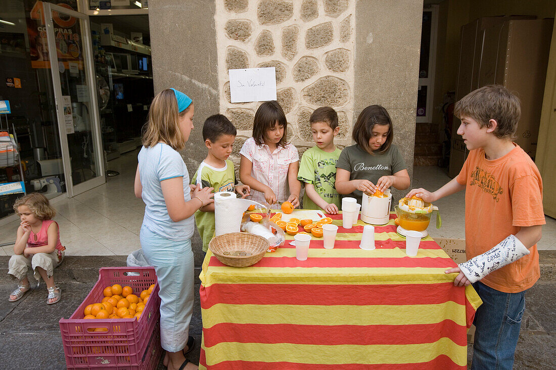 Children Selling Freshly Squeezed Orange Juice, Soller, Mallorca, Balearic Islands, Spain