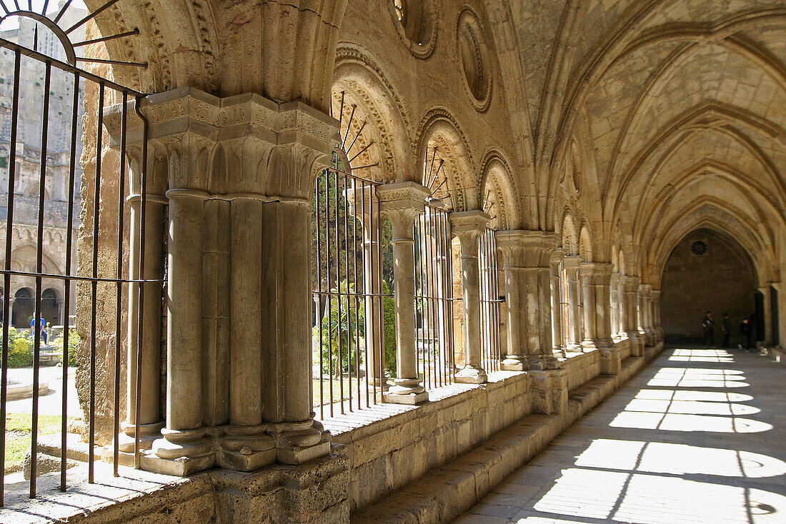 Cloister of Gothic cathedral (built 12-14th century). Tarragona. Spain