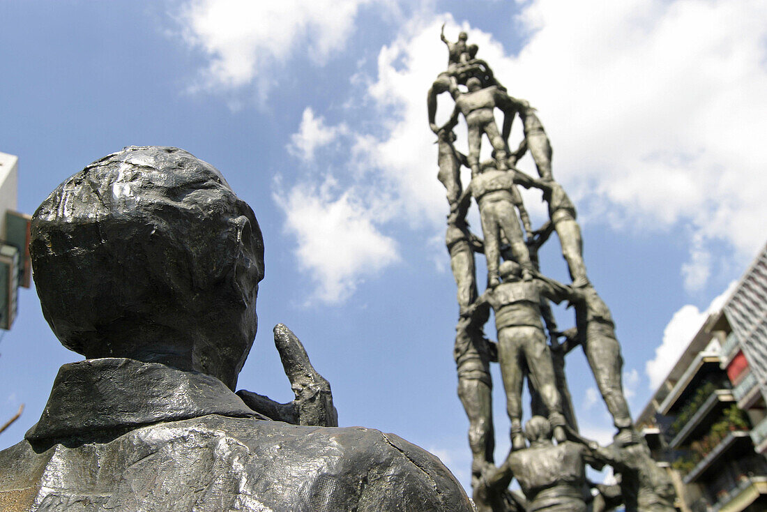 Quatre de Vuit life-size sculpture (1999) by Francesc Anglès at Rambla Nova: castellers building human towers its a Catalan tradition. Tarragona. Spain