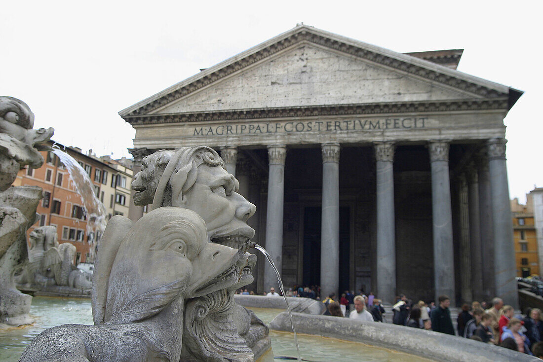 Agrippas Pantheon in Piazza della Rotonda. Rome. Italy