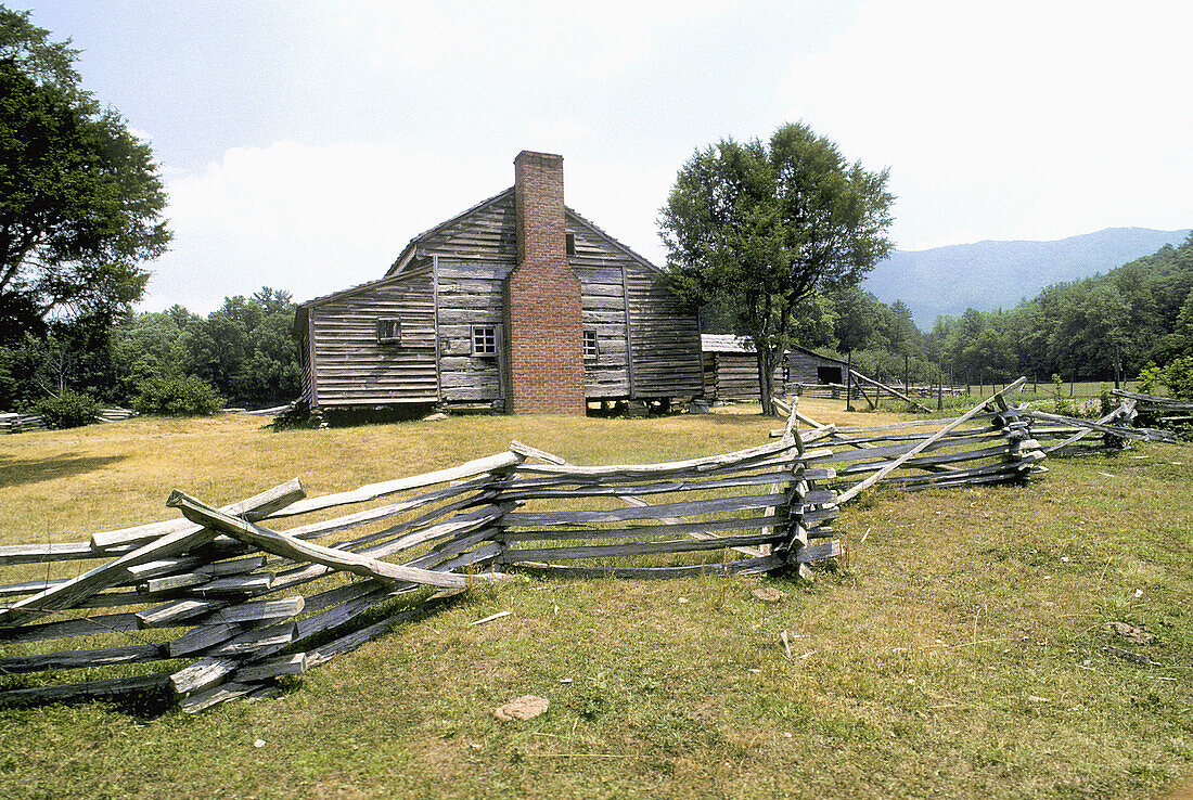 Log home in Dan Lawson place, Cades Cove, Great Smoky Mountains National Park. Tennesee, USA