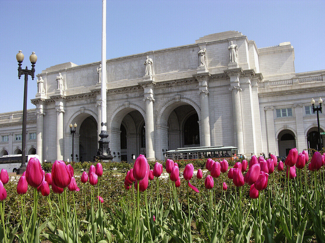 Union train Station with food courts and shopping district, Washington D.C. USA