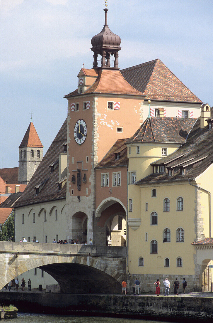 Brückenturm und Altstadt, Regensburg, Oberpfalz, Bayern, Deutschland