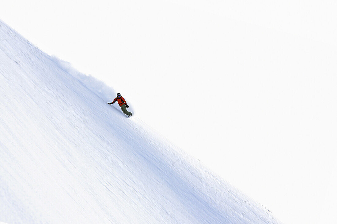 Snowboarder auf der Piste, See, Skigebiet Paznaun, Tirol, Österreich