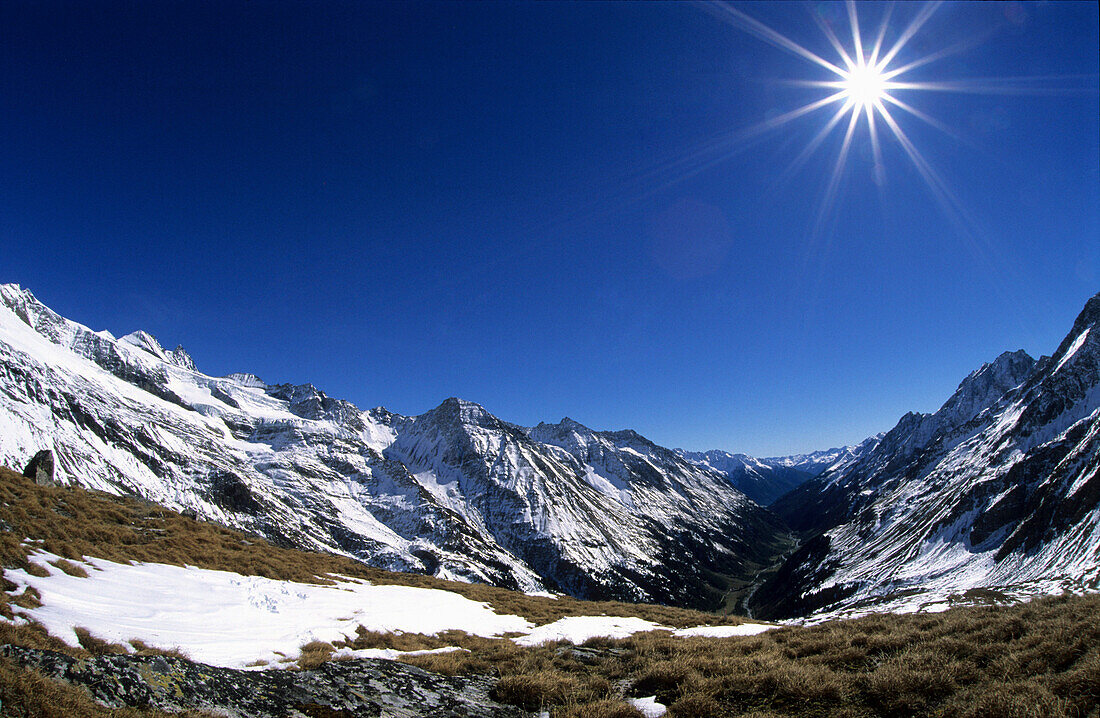 Blick in ein Tal am Großglockner, Nationalpark Hohe Tauern, Österreich