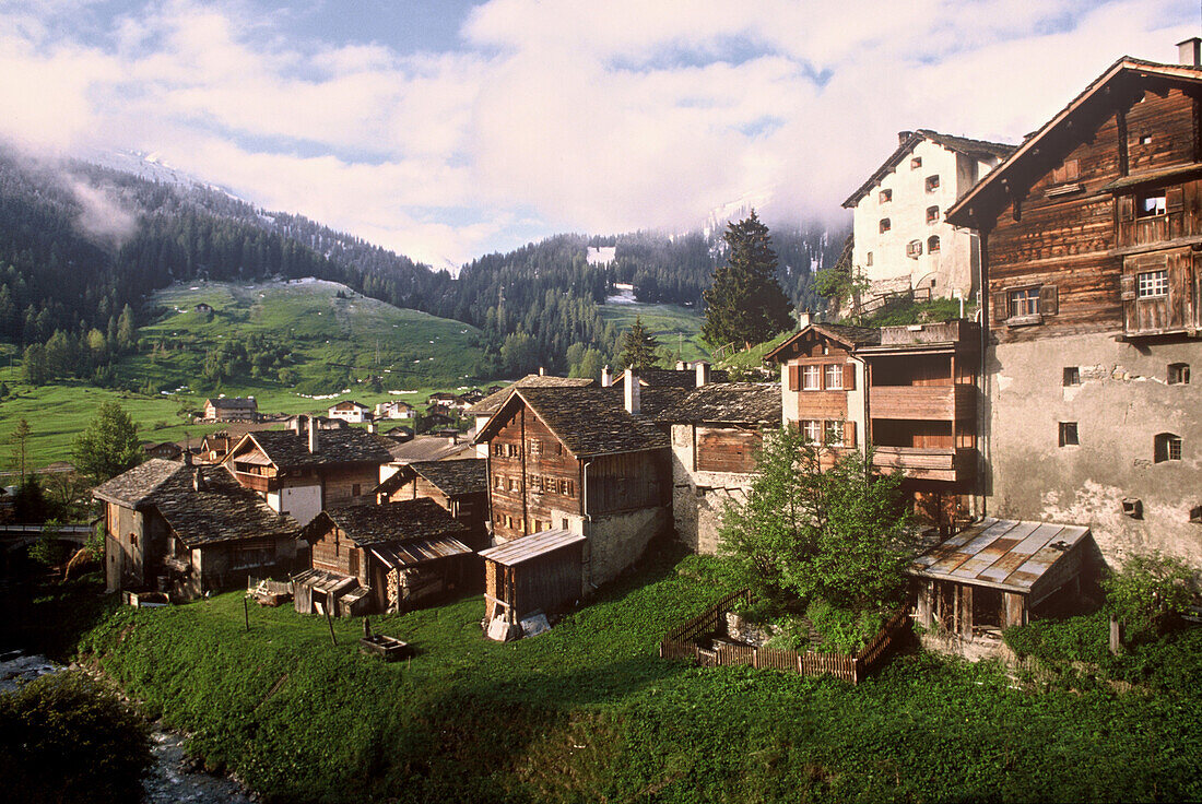 Splügen Dorf am Hinterrhein, Graubünden, Schweiz