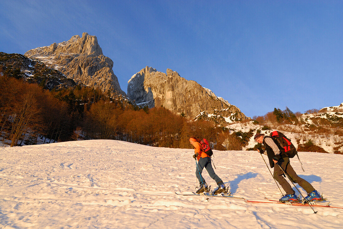 Two backcountry skiers ascending, Griesner Kar, Wilder Kaiser, Kaiser range, Tyrol, Austria