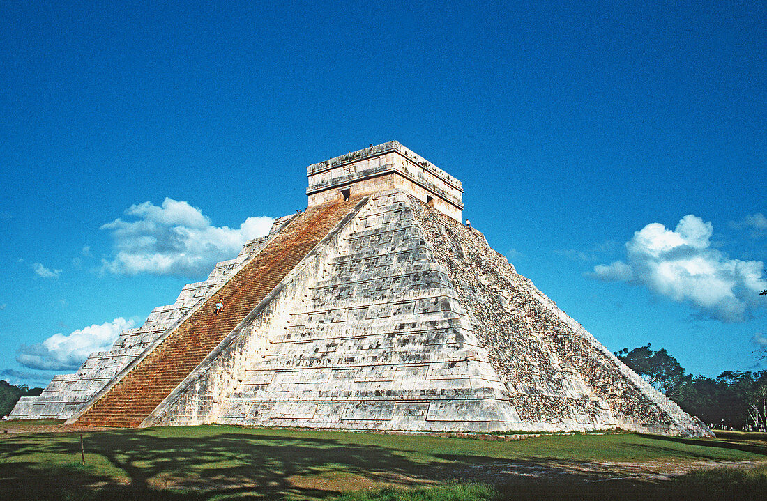 Pyramid of Kukulkan in Chichen Itza. Yucatan. Mexico