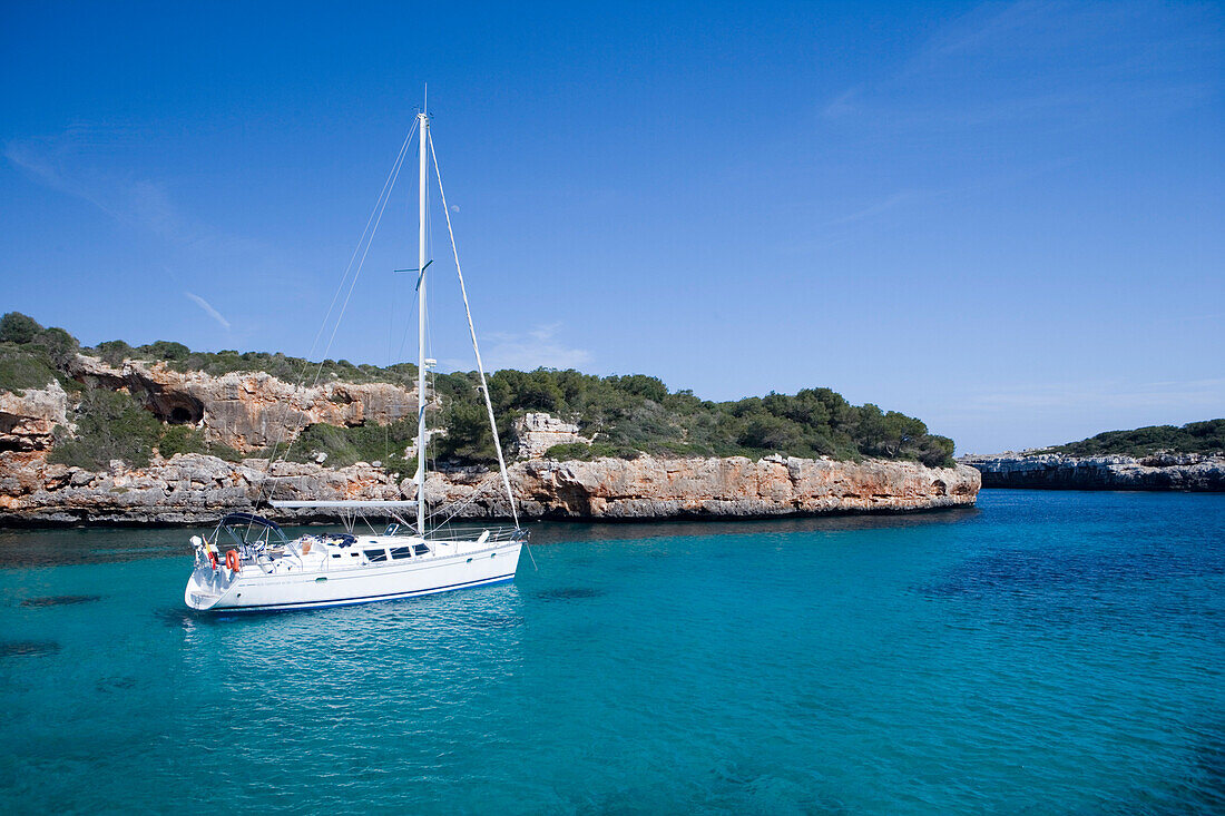 Sailboat at Cala sa Nau Cove, Cala sa Nau, Mallorca, Balearic Islands, Spain