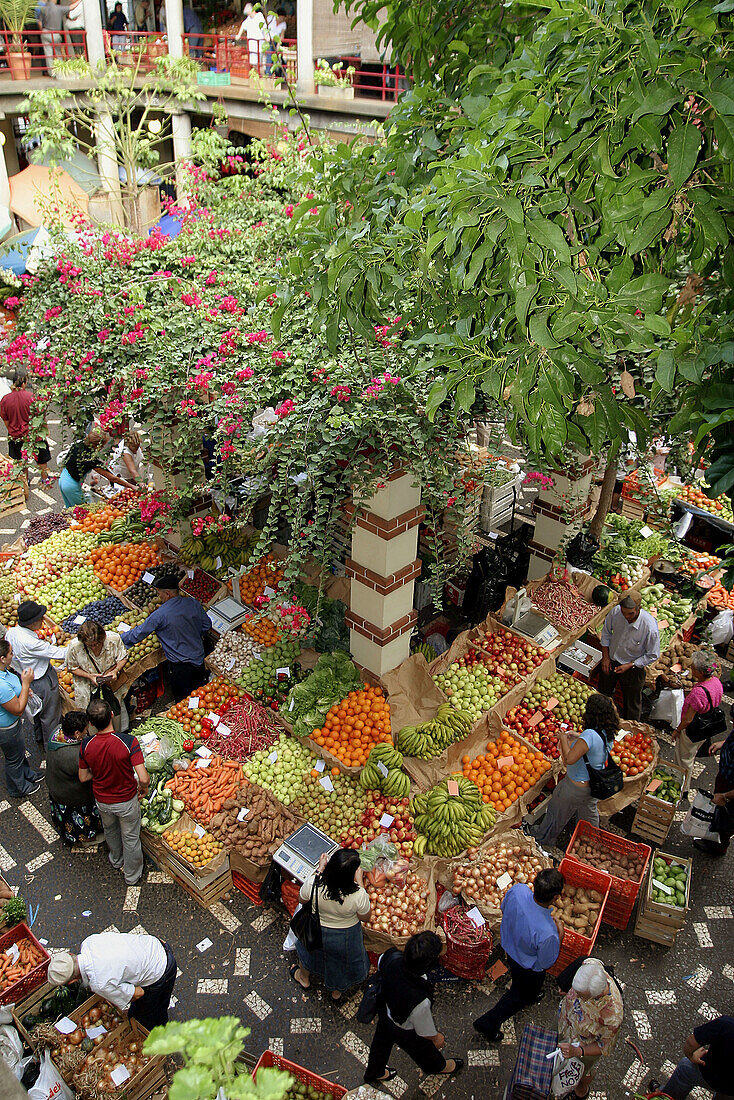 Fruit stalls. Mercado dos Lavradores. Funchal. Madeira. Portugal.