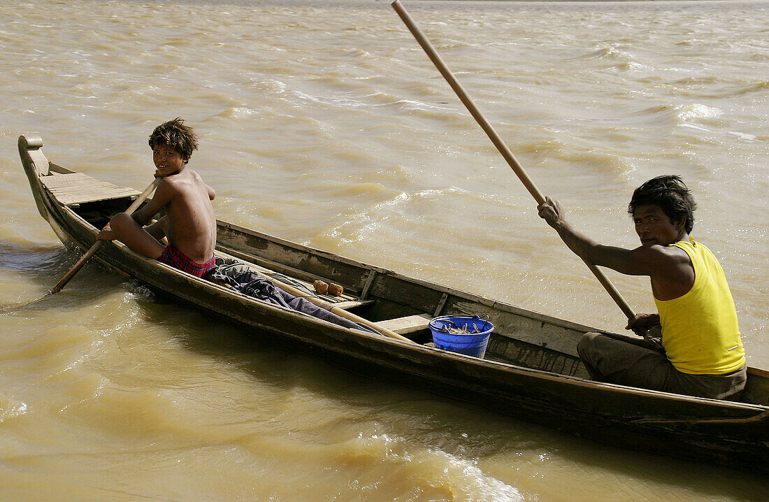 Canoe. Ayeyarwady River. Mandalay Division. Myanmar (Burma).