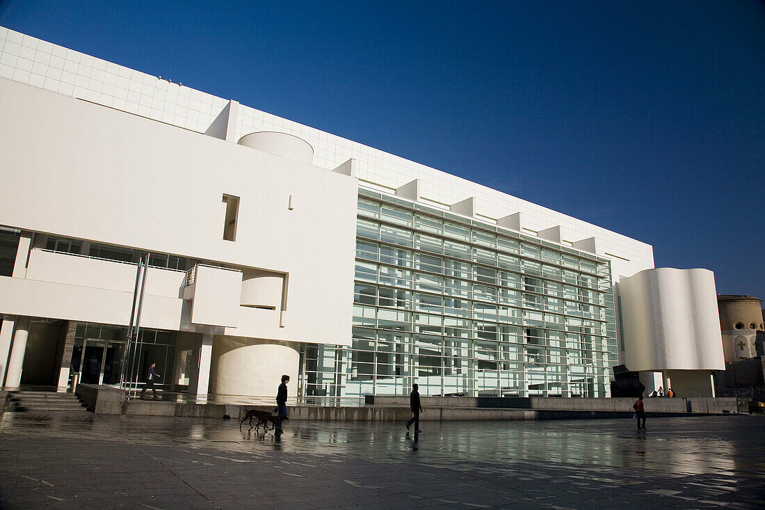 MACBA. Museum of Contemporary Art (1987-1995 by Richard Meier). Plaça dels Àngels. Barcelona. Catalonia. Spain