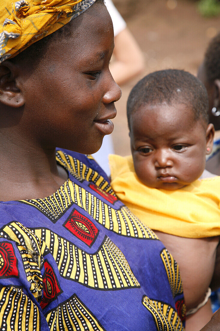 Portrait of Gan woman with children, Loropeni. Burkina Faso