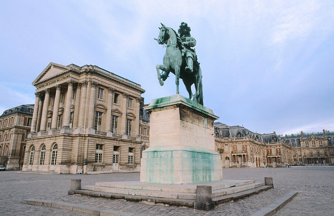 Statue and Palace. Place dArmes. Versailles. France.